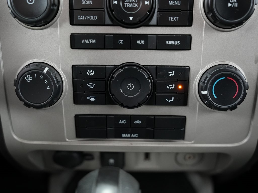 Ford Escape FWD 4dr XLT 2010