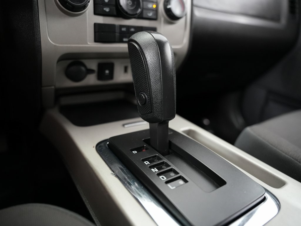 Ford Escape FWD 4dr XLT 2010