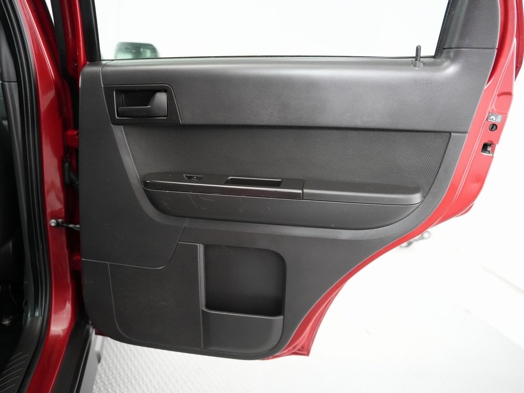 Ford Escape FWD 4dr XLT 2010