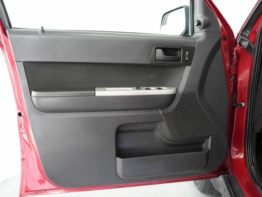 Ford Escape FWD 4dr XLT 2010