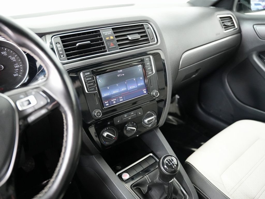 Volkswagen Jetta Sedan 4dr Man 1.8T Sport PZEV 2016