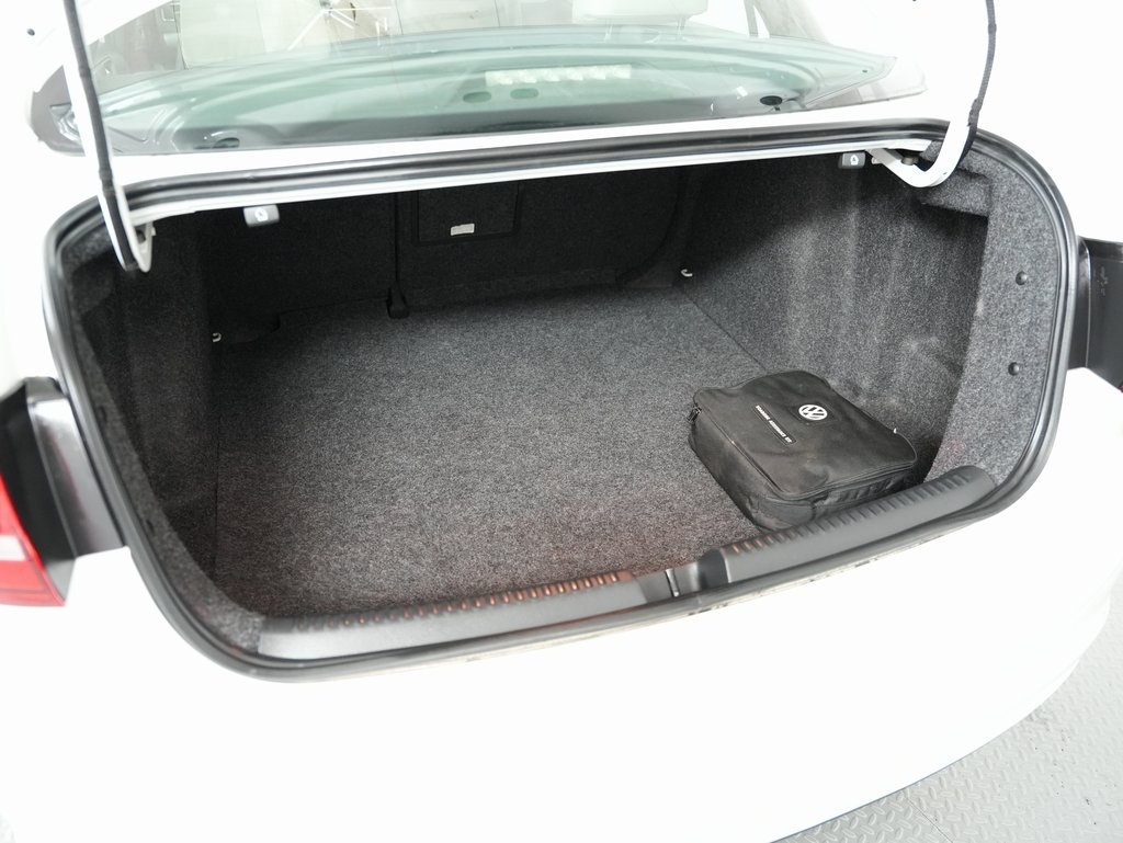 Volkswagen Jetta Sedan 4dr Man 1.8T Sport PZEV 2016