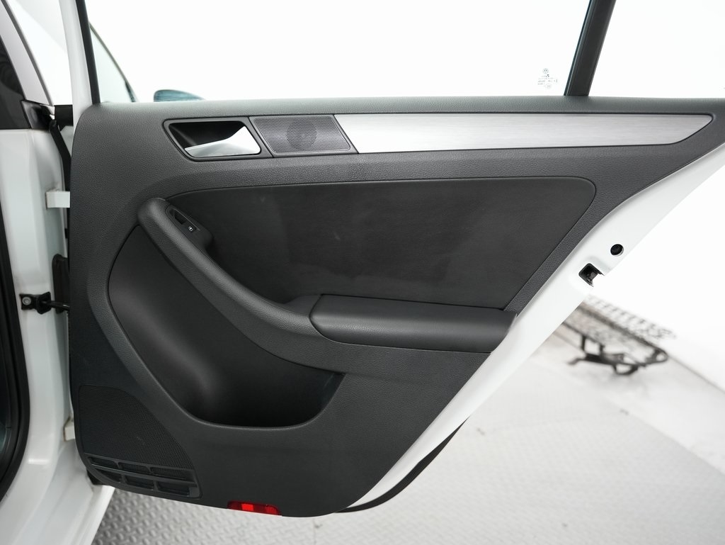 Volkswagen Jetta Sedan 4dr Man 1.8T Sport PZEV 2016