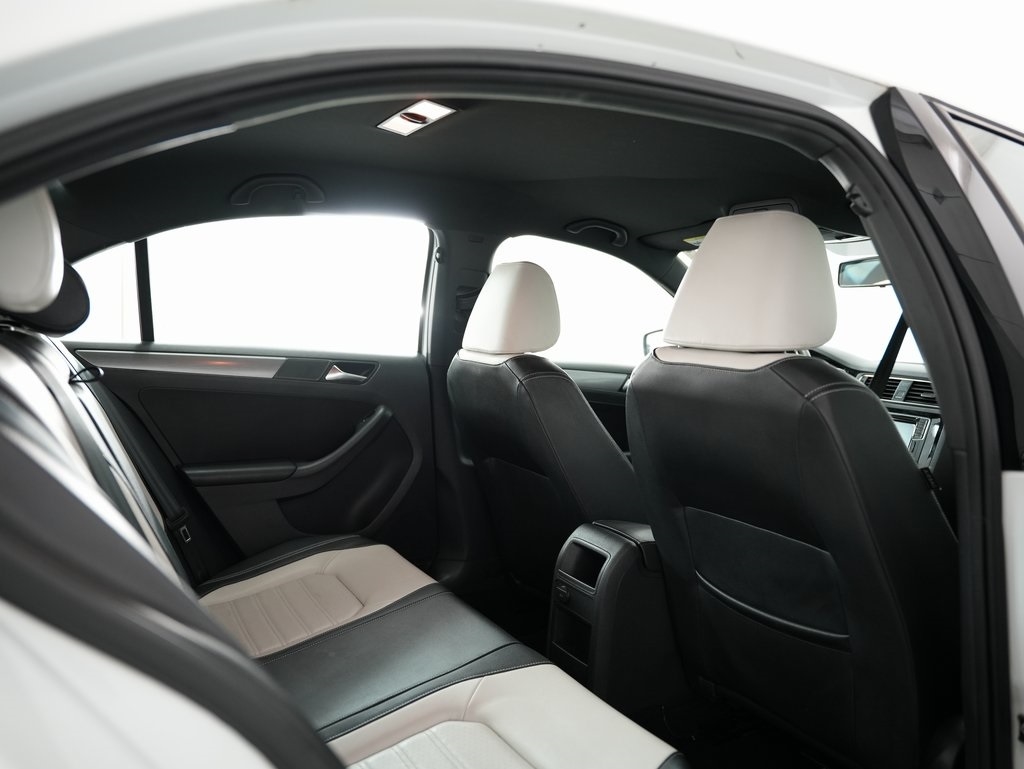 Volkswagen Jetta Sedan 4dr Man 1.8T Sport PZEV 2016