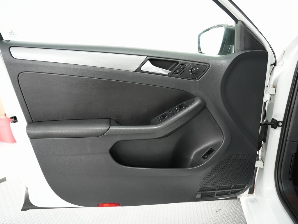 Volkswagen Jetta Sedan 4dr Man 1.8T Sport PZEV 2016