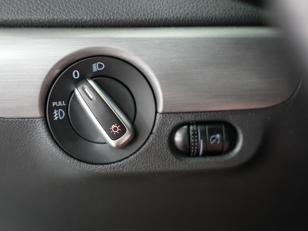 Volkswagen Jetta Sedan 4dr Man 1.8T Sport PZEV 2016