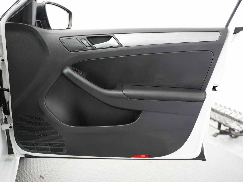 Volkswagen Jetta Sedan 4dr Man 1.8T Sport PZEV 2016