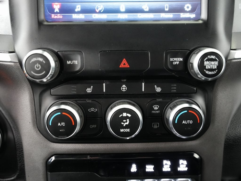 RAM 1500 Big Horn 4x4 Crew Cab 5'7" Box 2021