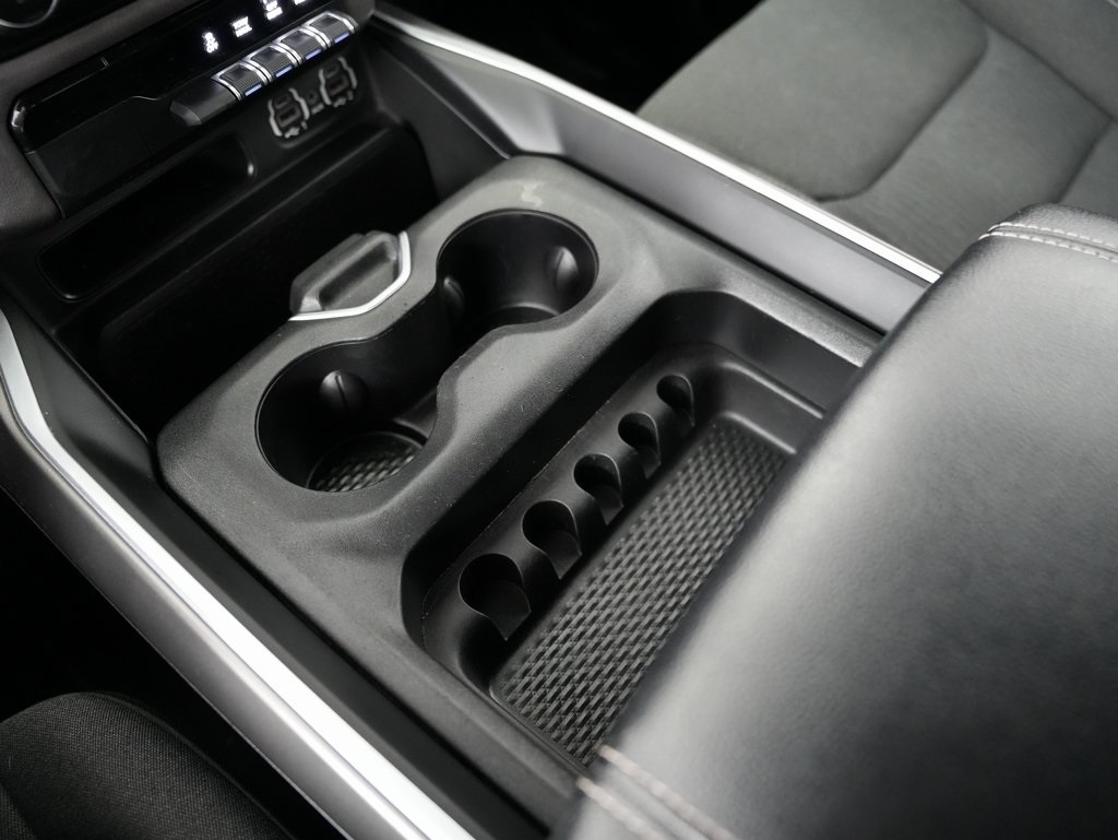 RAM 1500 Big Horn 4x4 Crew Cab 5'7" Box 2021