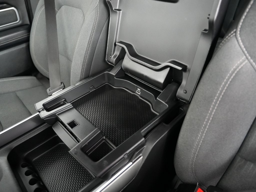 RAM 1500 Big Horn 4x4 Crew Cab 5'7" Box 2021