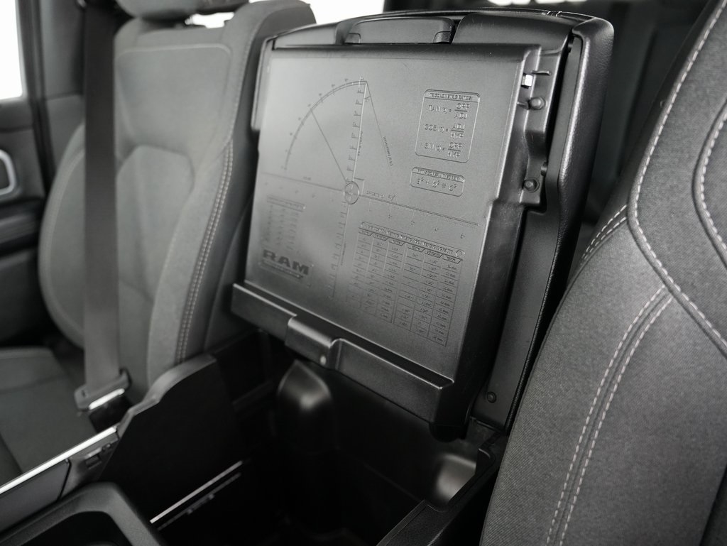 RAM 1500 Big Horn 4x4 Crew Cab 5'7" Box 2021