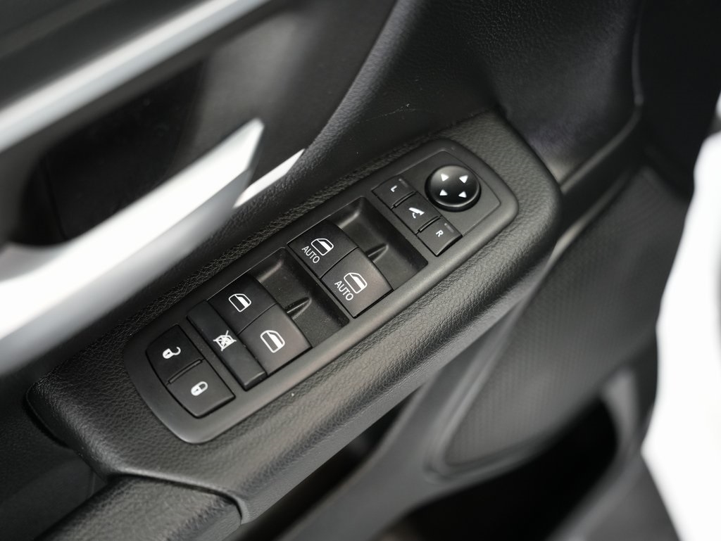 RAM 1500 Big Horn 4x4 Crew Cab 5'7" Box 2021