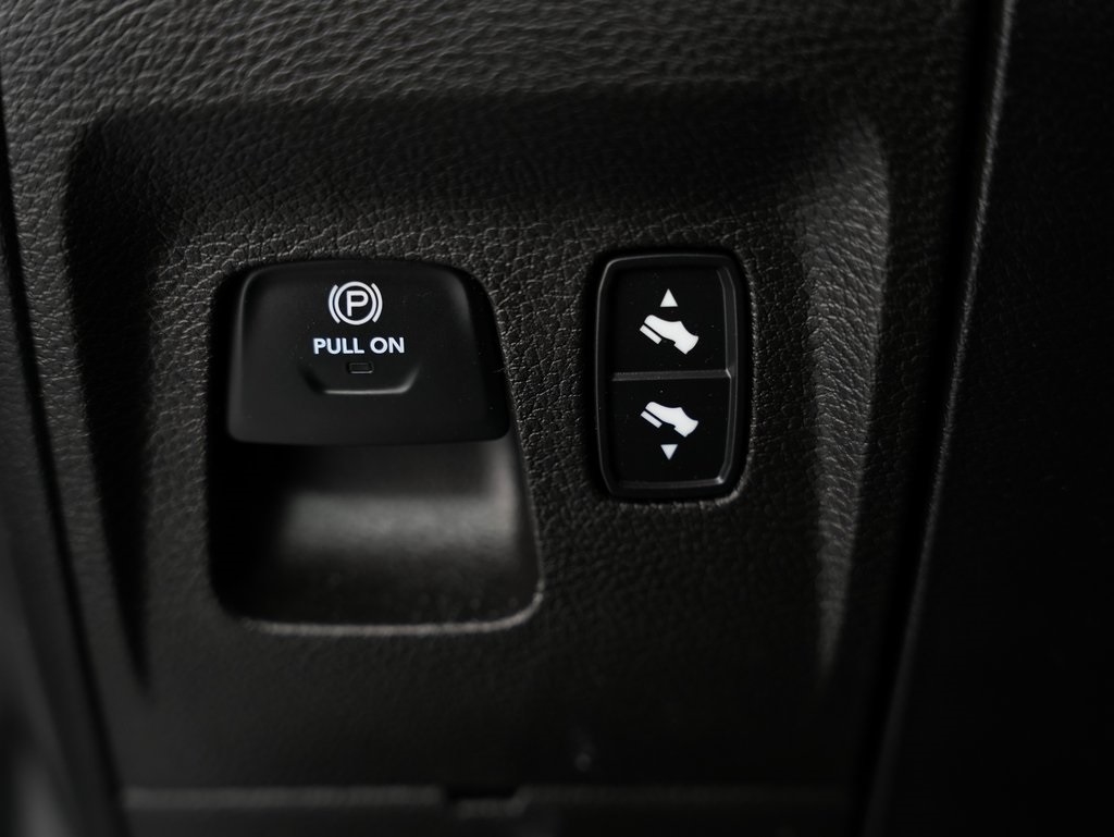 RAM 1500 Big Horn 4x4 Crew Cab 5'7" Box 2021