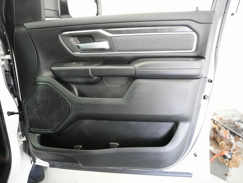 RAM 1500 Big Horn 4x4 Crew Cab 5'7" Box 2021