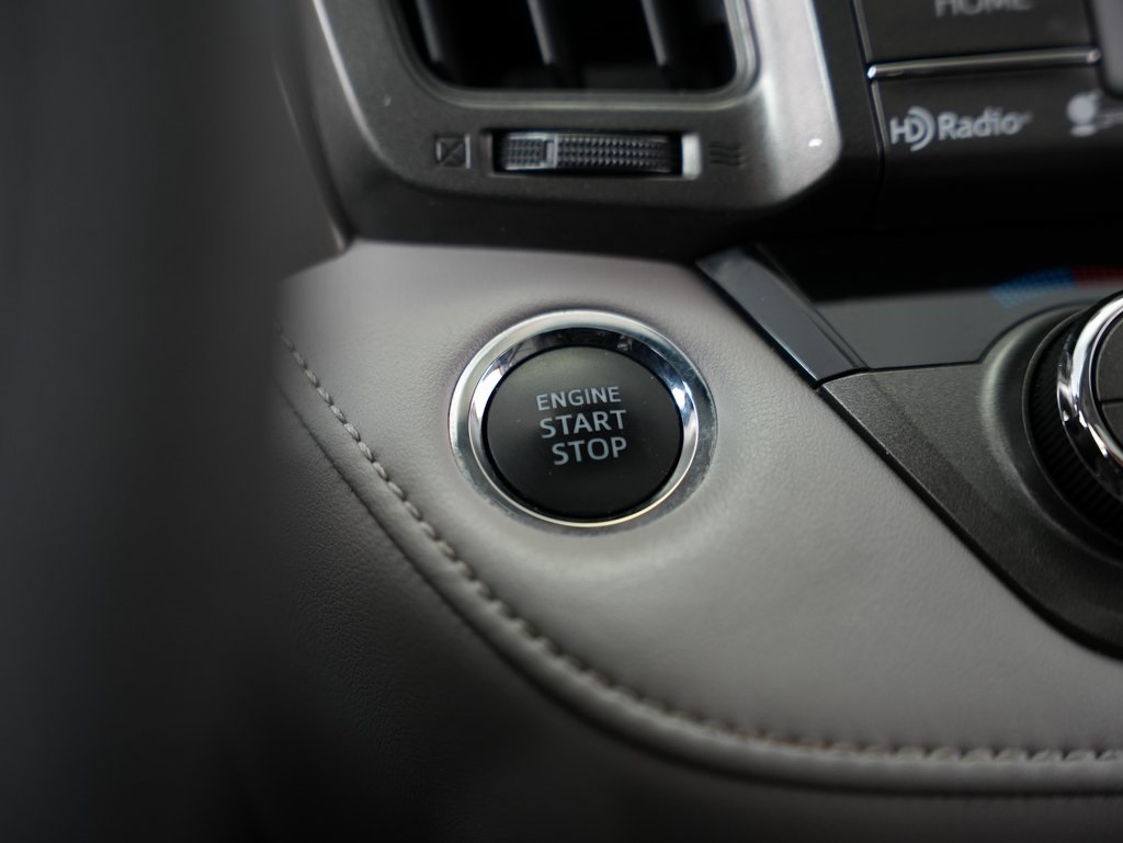 Toyota RAV4 FWD 4dr Limited (Natl) 2015