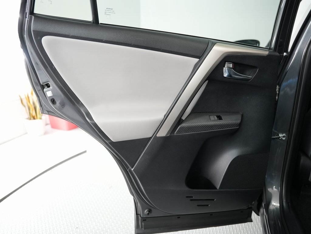 Toyota RAV4 FWD 4dr Limited (Natl) 2015