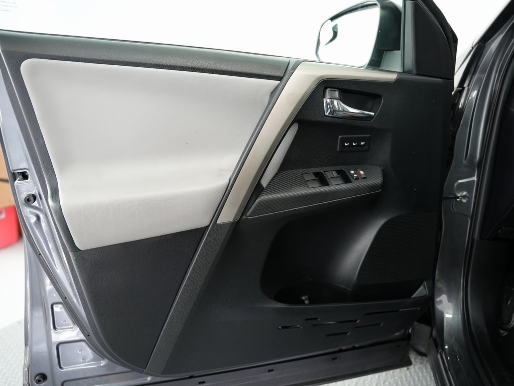 Toyota RAV4 FWD 4dr Limited (Natl) 2015