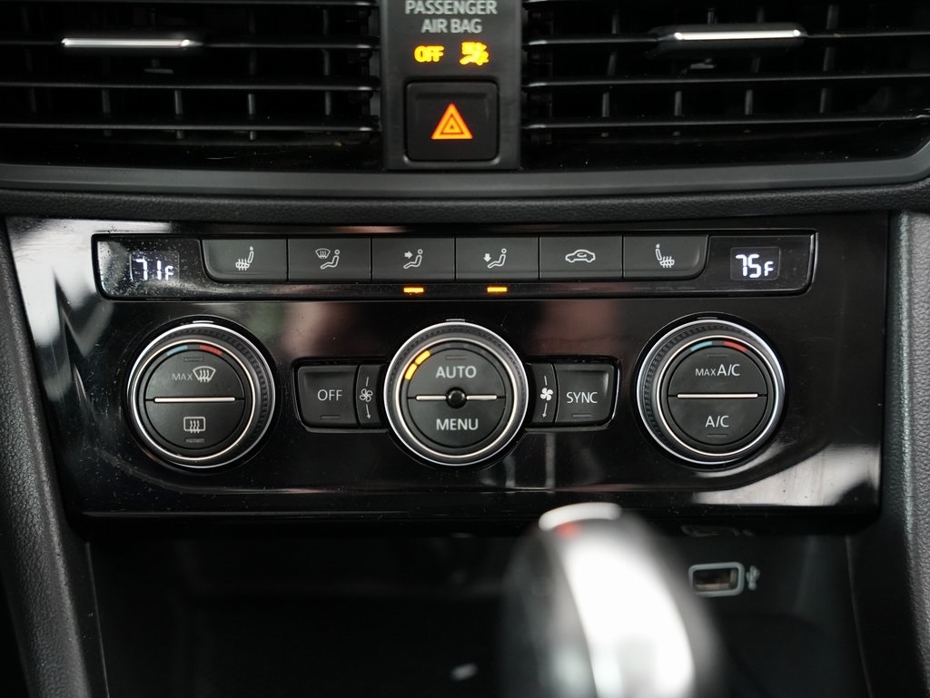 Volkswagen Jetta R-Line Auto w/SULEV 2019