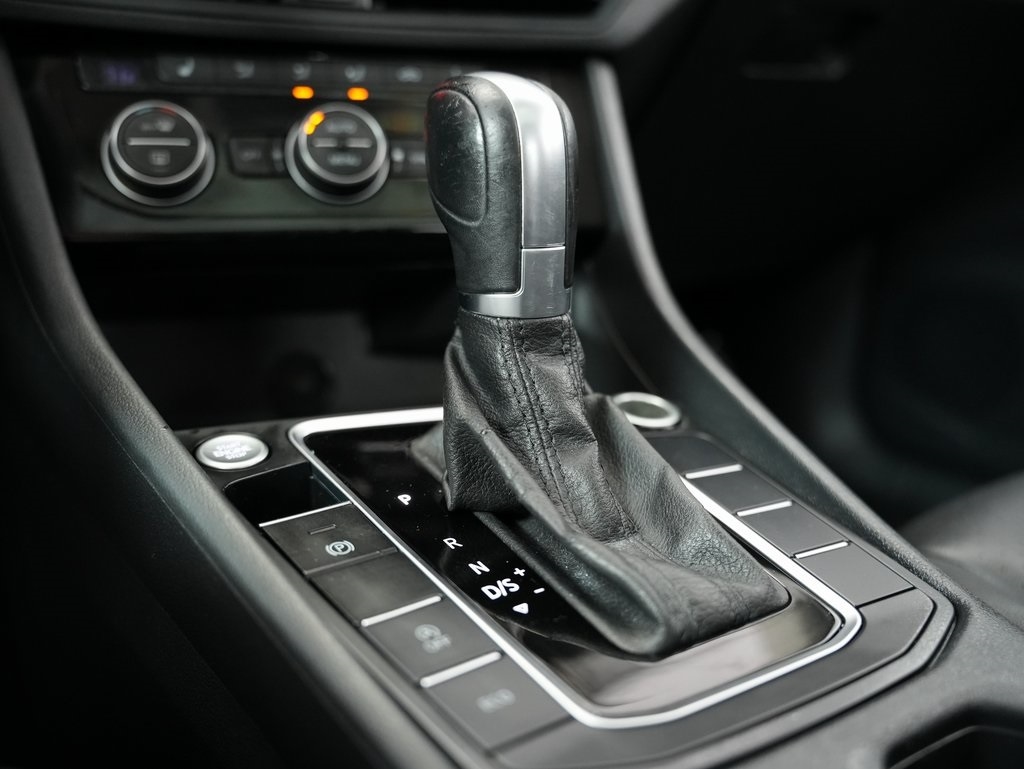 Volkswagen Jetta R-Line Auto w/SULEV 2019