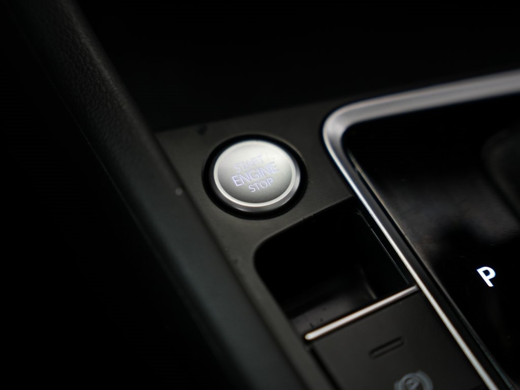 Volkswagen Jetta R-Line Auto w/SULEV 2019