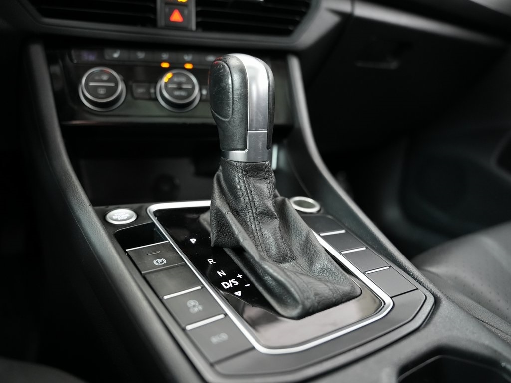 Volkswagen Jetta R-Line Auto w/SULEV 2019