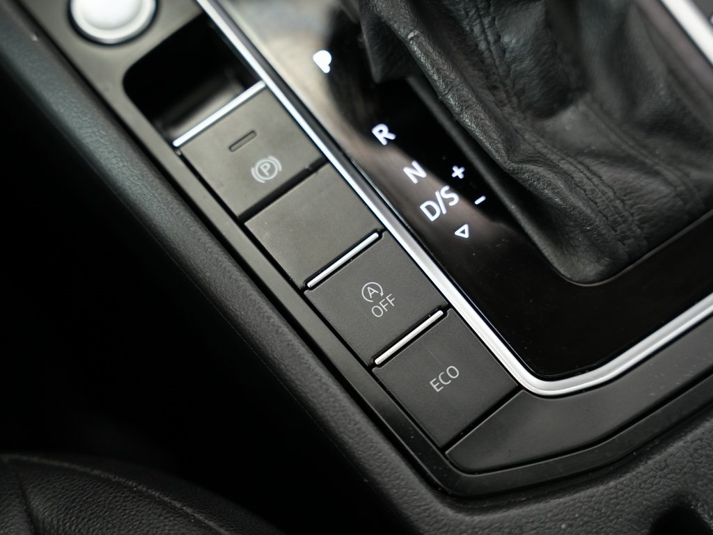 Volkswagen Jetta R-Line Auto w/SULEV 2019