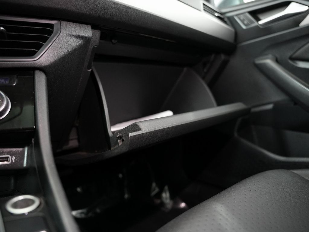 Volkswagen Jetta R-Line Auto w/SULEV 2019