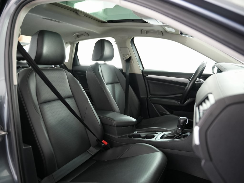 Volkswagen Jetta R-Line Auto w/SULEV 2019