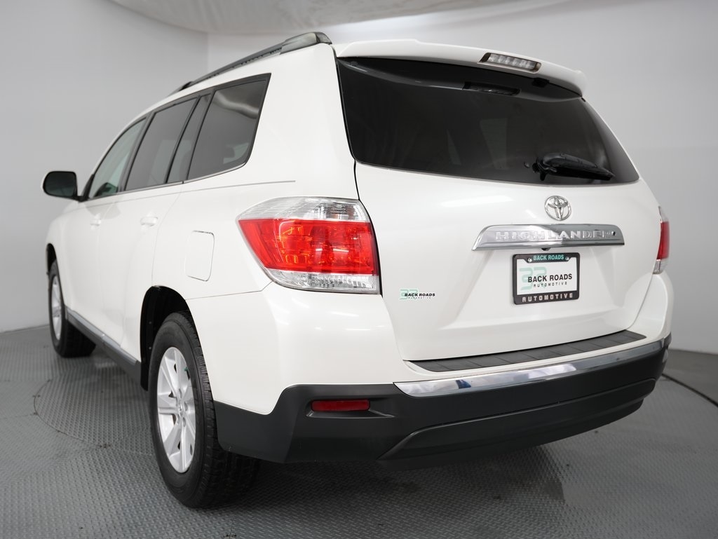 Toyota Highlander FWD 4dr V6 (Natl) 2013
