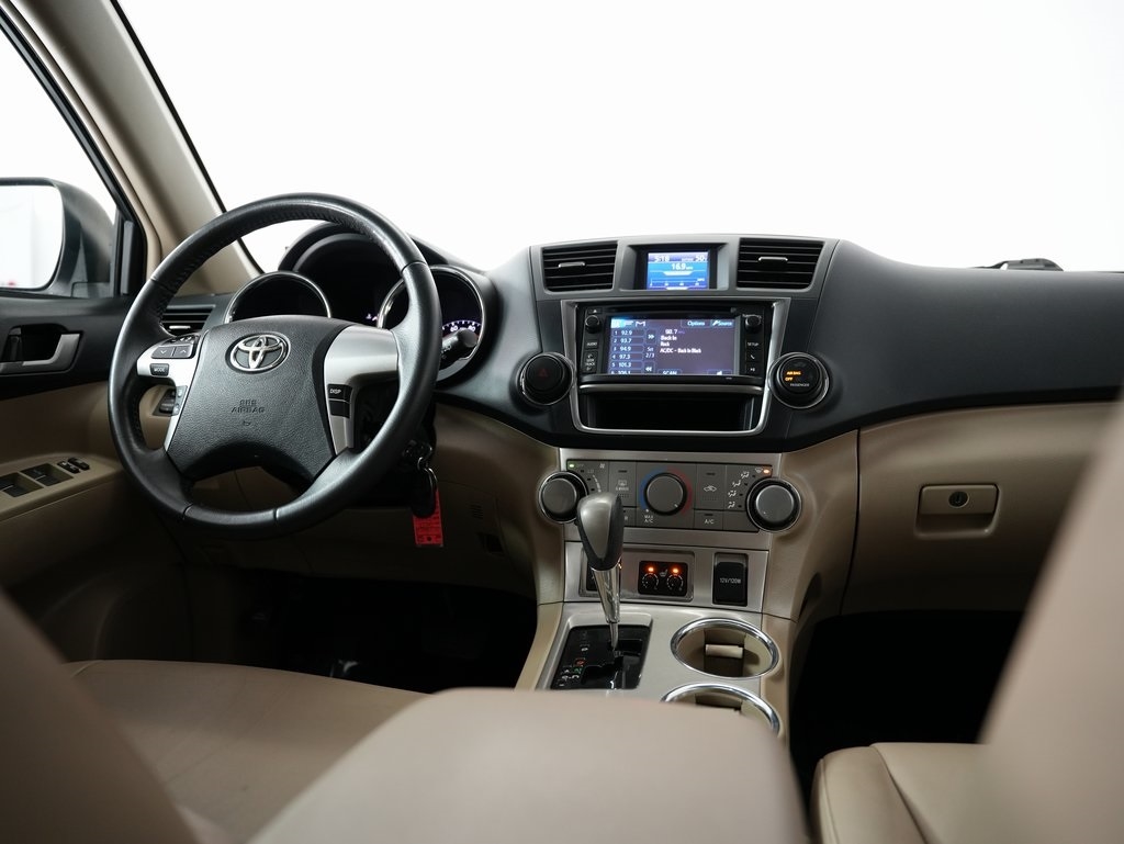 Toyota Highlander FWD 4dr V6 (Natl) 2013