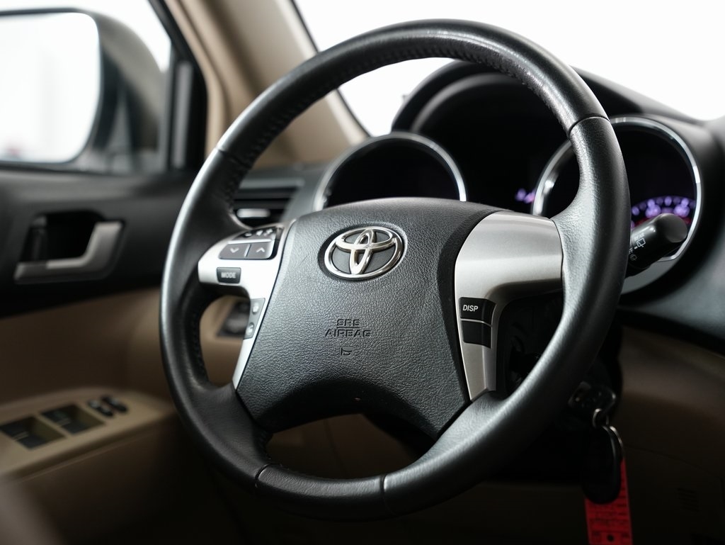 Toyota Highlander FWD 4dr V6 (Natl) 2013