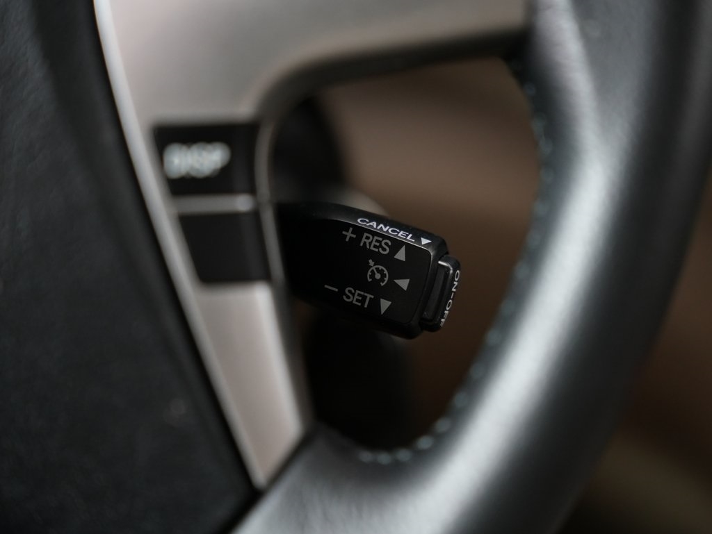 Toyota Highlander FWD 4dr V6 (Natl) 2013