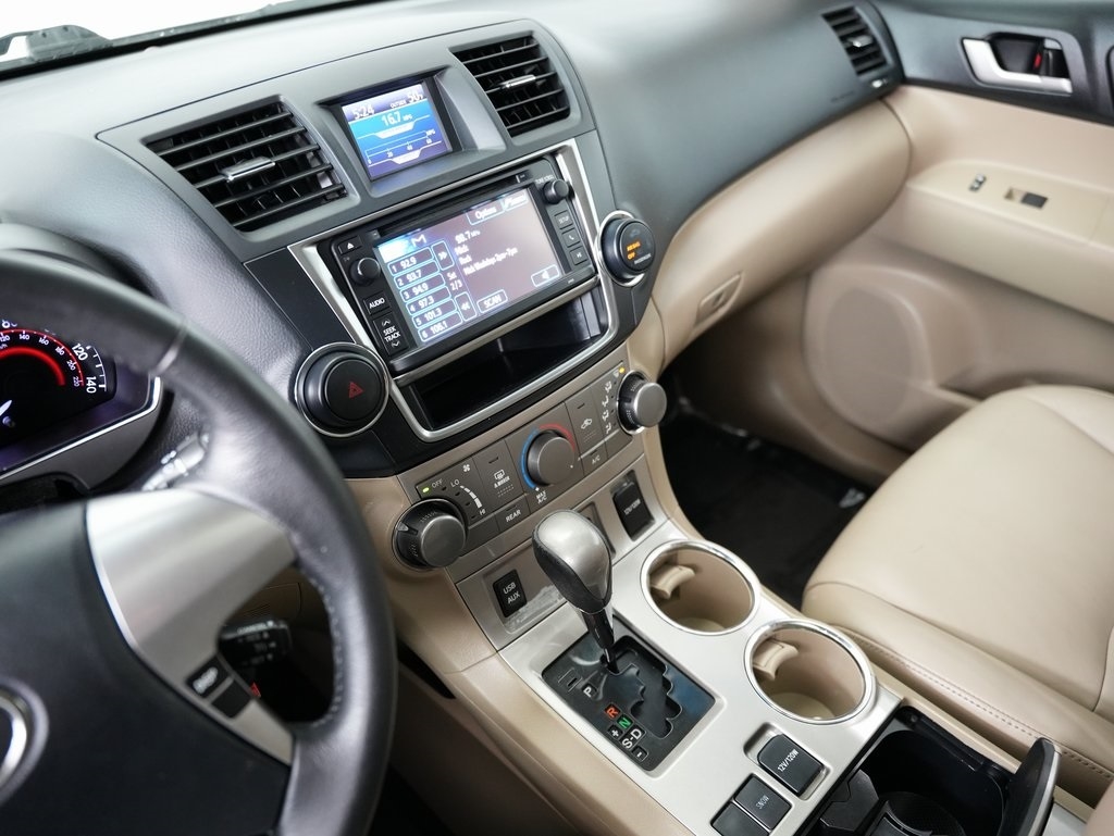 Toyota Highlander FWD 4dr V6 (Natl) 2013