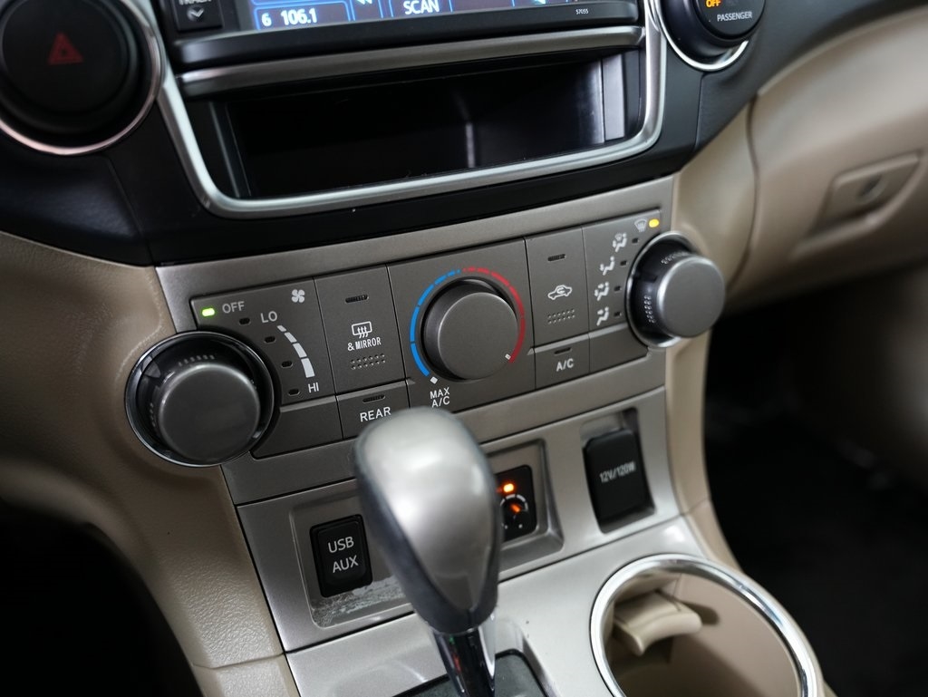 Toyota Highlander FWD 4dr V6 (Natl) 2013