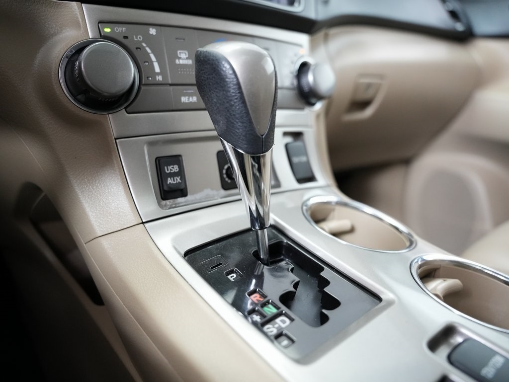 Toyota Highlander FWD 4dr V6 (Natl) 2013