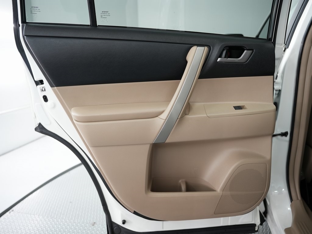 Toyota Highlander FWD 4dr V6 (Natl) 2013