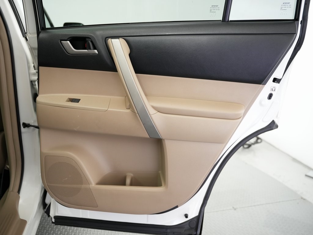 Toyota Highlander FWD 4dr V6 (Natl) 2013