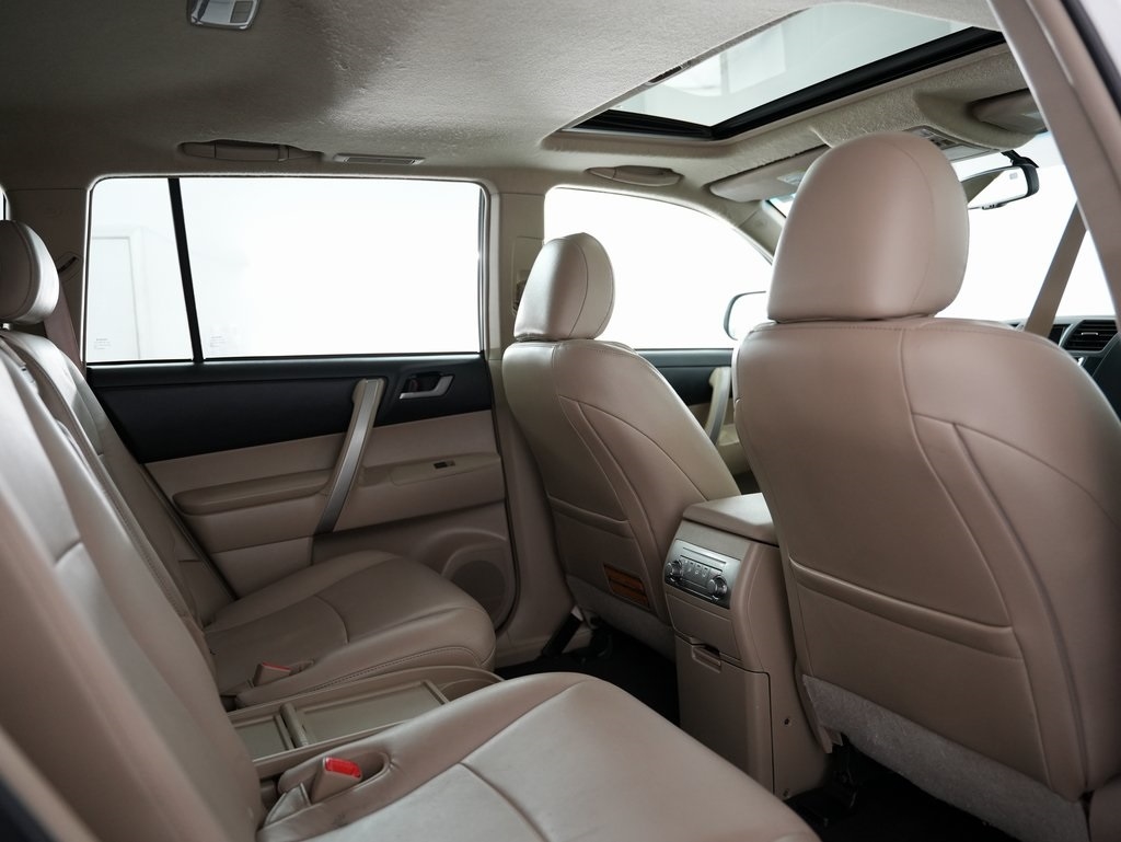 Toyota Highlander FWD 4dr V6 (Natl) 2013