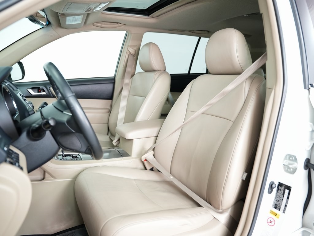 Toyota Highlander FWD 4dr V6 (Natl) 2013