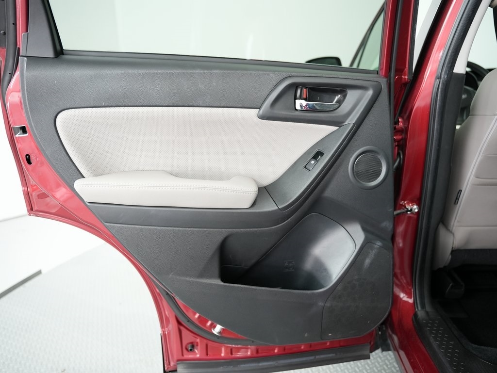 Subaru Forester 4dr CVT 2.5i Limited PZEV 2016