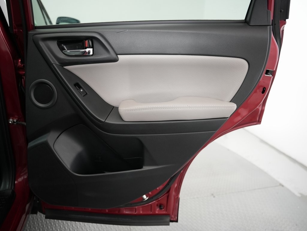 Subaru Forester 4dr CVT 2.5i Limited PZEV 2016