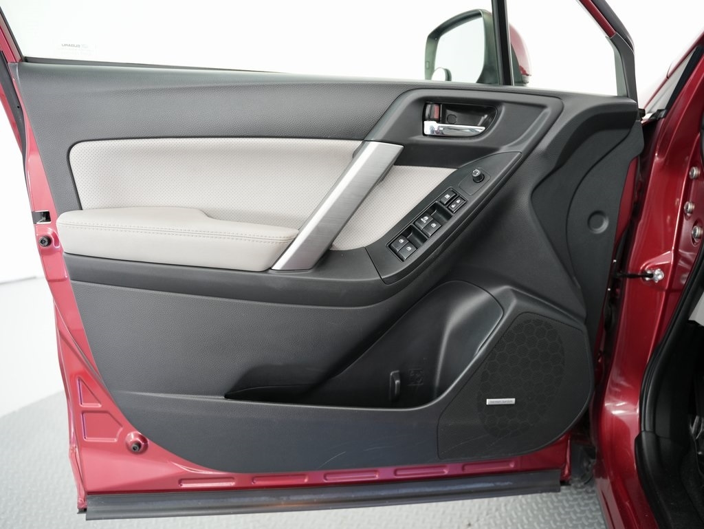 Subaru Forester 4dr CVT 2.5i Limited PZEV 2016