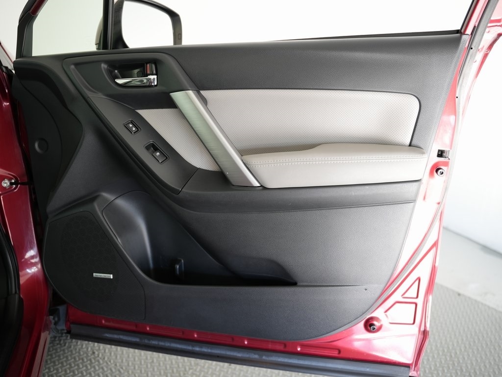 Subaru Forester 4dr CVT 2.5i Limited PZEV 2016