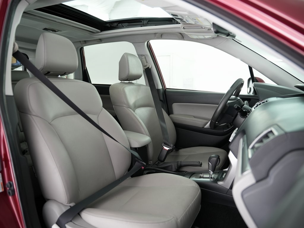 Subaru Forester 4dr CVT 2.5i Limited PZEV 2016