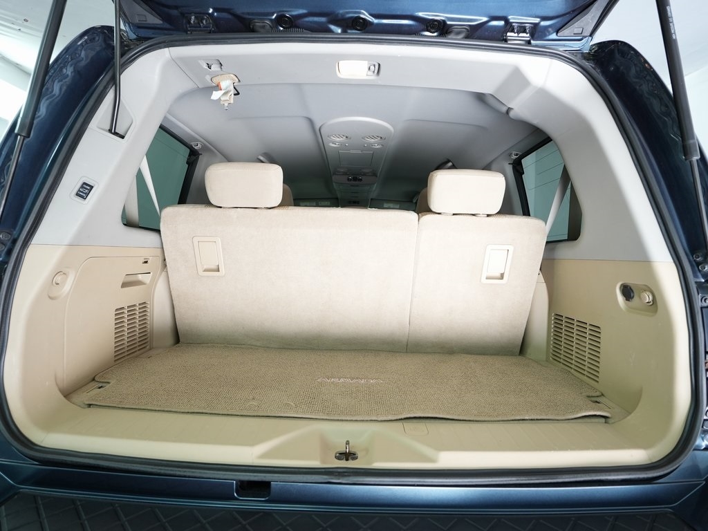 Nissan Armada 4WD 4dr SV 2014