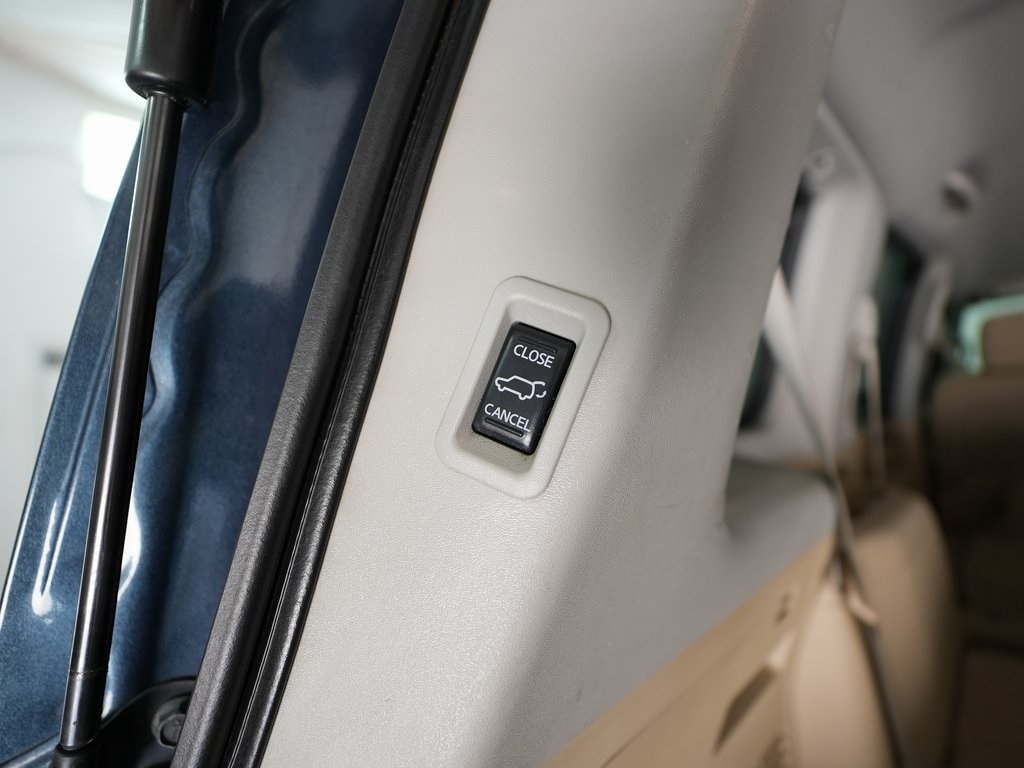 Nissan Armada 4WD 4dr SV 2014