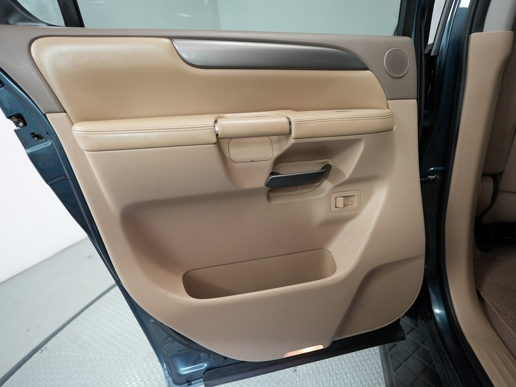 Nissan Armada 4WD 4dr SV 2014