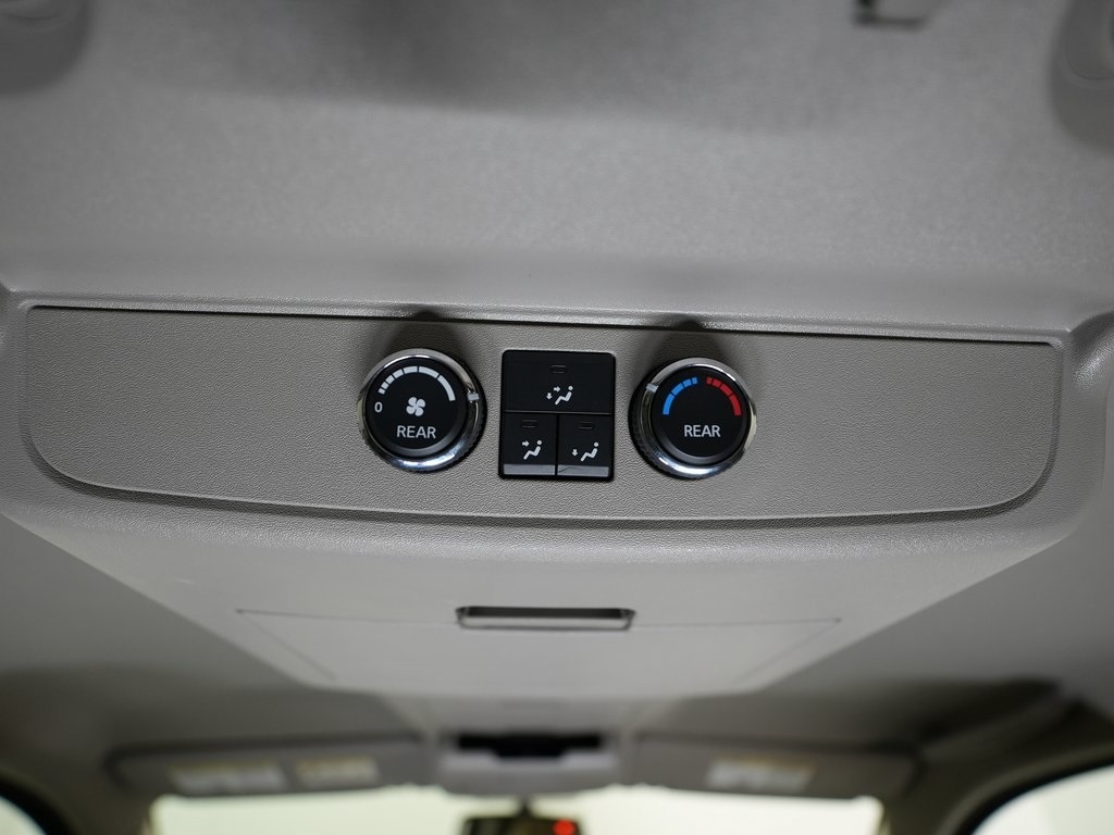 Nissan Armada 4WD 4dr SV 2014