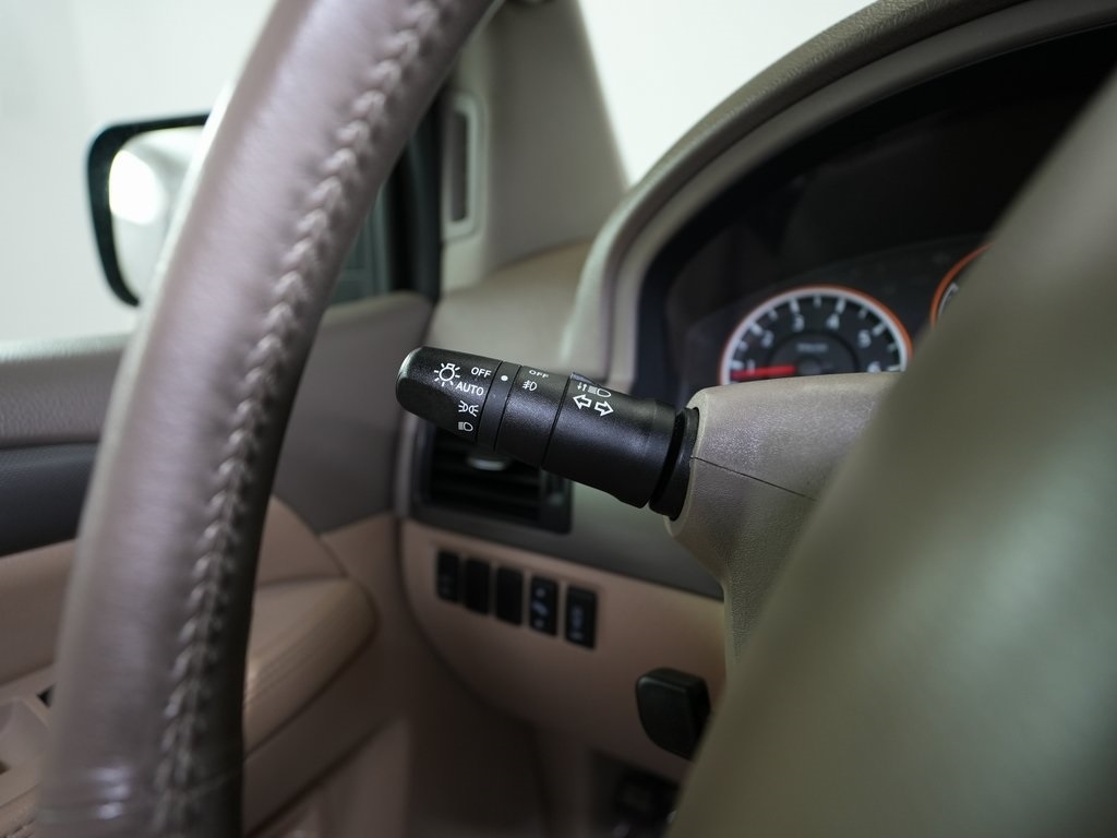 Nissan Armada 4WD 4dr SV 2014