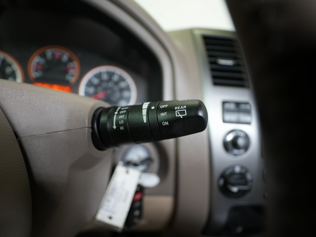 Nissan Armada 4WD 4dr SV 2014